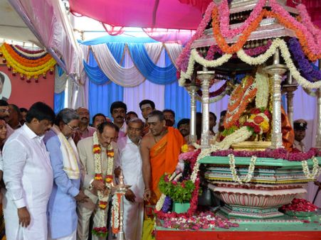 LIVE: ನಾಡಹಬ್ಬ ಉದ್ಘಾಟನೆ ನೆರವೇರಿಸಿದ ಕವಿ ನಿಸಾರ್ ಅಹ್ಮದ್