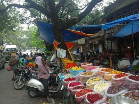 ಗಾಂಧಿ ಬಜಾರಿನಲ್ಲಿ ಎಲ್ಲೆಲ್ಲೂ ಹಬ್ಬದ ಸಡಗರ