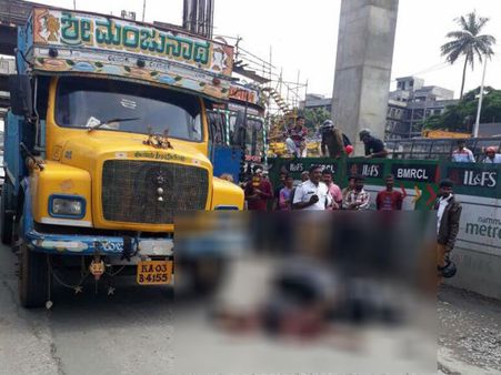 ಬೆಂಗಳೂರಿನ ರಸ್ತೆ ಗುಂಡಿಗೆ ಮಹಿಳೆ ಬಲಿ