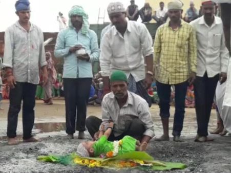 ಕುಂದಗೋಳದ ಅಲ್ಲಾಪುರದಲ್ಲಿ ಕೆಂಡದ ಮೇಲೆ ಪುಟ್ಟ ಮಕ್ಕಳು
