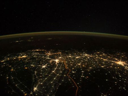 ದೀಪಾವಳಿಯಂದು ಬೆಳಕಿನ ಸಾಲು ಎಳೆದಂತೆ ಕಂಡ ಭಾರತ