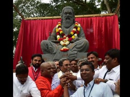 ಮಹರ್ಷಿ ವಾಲ್ಮೀಕಿ ಪ್ರತಿಮೆ ಅನಾವರಣಗೊಳಿಸಿದ ಸಿಎಂ ಸಿದ್ದರಾಮಯ್ಯ