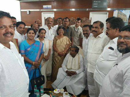 ಸಿಎಂ ಸಮ್ಮುಖದಲ್ಲೇ ಅಭಯಚಂದ್ರ ಜೈನ್ - ಐವನ್ ಡಿಸೋಜಾ ಜಟಾಪಟಿ