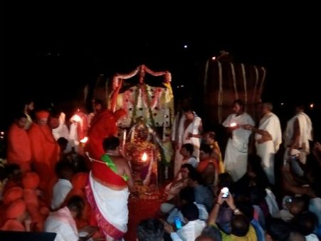 ಹಂಪಿ ಉತ್ಸವಕ್ಕೂ ಮುನ್ನ ತುಂಗಾರತಿ ಉತ್ಸವ ಆಚರಣೆ