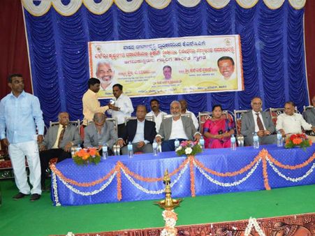 ಹಾಸನ: ಕ್ರಿಕೆಟ್ ಸ್ಟೇಡಿಯಂ ನಿರ್ಮಾಣಕ್ಕೆ ನಿವೇಶನ ಹಸ್ತಾಂತರ