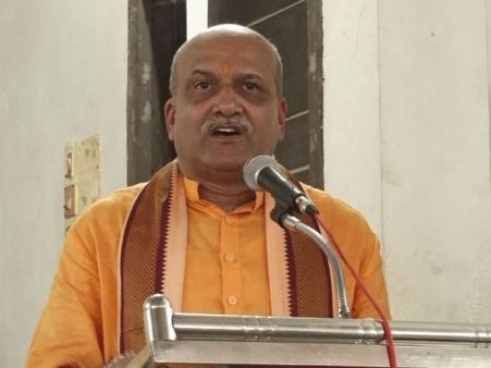 ರಕ್ಷಣೆಗಾಗಿ ಹಿಂದೂಗಳು ತಲವಾರ್ ಹೊಂದಬೇಕು: ಪ್ರಮೋದ್ ಮುತಾಲಿಕ್