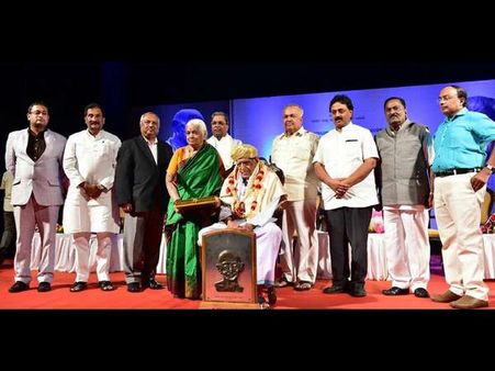 ಎಚ್.ಎಸ್.ದೊರೆಸ್ವಾಮಿ ಅವರಿಗೆ ಮಹಾತ್ಮ ಗಾಂಧಿ ಸೇವಾ ಪ್ರಶಸ್ತಿ ಪ್ರದಾನ