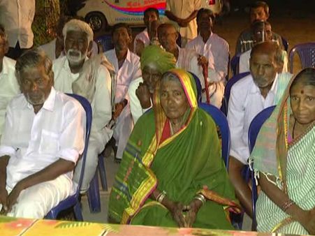 ವೃದ್ಧಾಶ್ರಮದಲ್ಲಿ ದೀಪಾವಳಿ ಆಚರಿಸಿದ ಆದರ್ಶ ಮೆರೆದ ಯಾದಗಿರಿ ಪೊಲೀಸರು