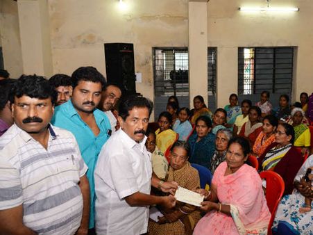 ಹಳೆಯ ಚೆಕ್ ನೀಡಿ ಪೇಚಿಗೆ ಸಿಲುಕಿದ ಶಾಸಕ ಸೋಮಶೇಖರ್