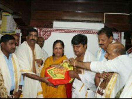 ಉಡುಪಿ ಕೃಷ್ಣ ಮಠಕ್ಕೆ ರಾಜಸ್ಥಾನ ಸಿಎಂ ದಿಢೀರ್ ಭೇಟಿ