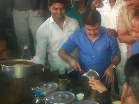 ಚಾಮರಾಜಪೇಟೆಯಲ್ಲಿ ಜಮೀರ್ ಚಾಯ್ ಪೇ ಚರ್ಚಾ!