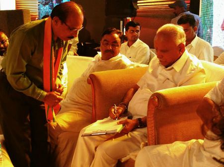 ರಾಮಚಂದ್ರಾಪುರ ಮಠದ ಗೋ ರಕ್ಷಣೆಯ 'ಅಭಯಾಕ್ಷರ'ಕ್ಕೆ ಗಣ್ಯರ ಬೆಂಬಲ