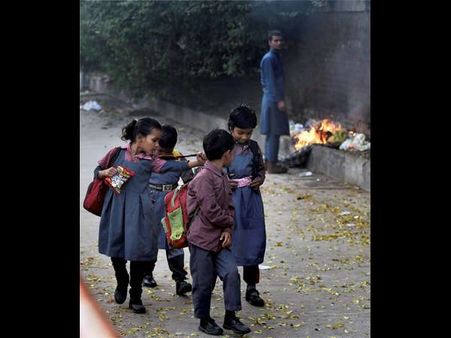 ದಿನಾಚರಣೆ, ಮಕ್ಕಳ ಭವಿಷ್ಯ, ದೆಹಲಿ ರಸ್ತೆ ಬದಿಯ ಬೆಂಕಿ