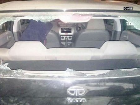 ಮಗುವಿನ ಮೇಲೆ ಕಾರು ಹರಿಸಿದ ವ್ಯಕ್ತಿಯನ್ನು ಹೊಡೆದು ಕೊಂದ ಜನರು!