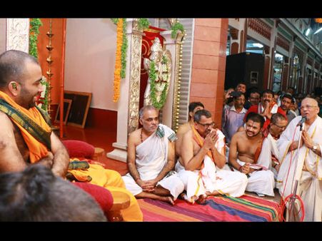 ಮಂಗಳೂರು ವೆಂಕಟರಮಣ ದೇವಳಕ್ಕೆ ಕಾಶೀ ಶ್ರೀಗಳಿಗೆ ಭವ್ಯ ಸ್ವಾಗತ