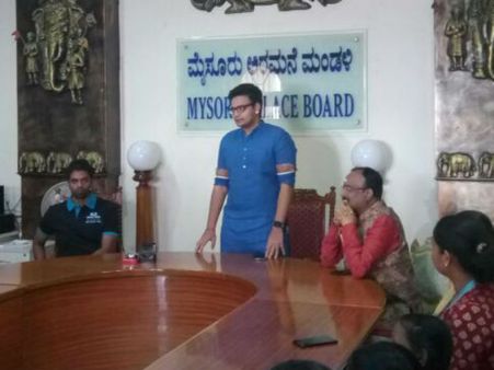 ಮಕ್ಕಳ ದಿನಾಚರಣೆ : ಮಕ್ಕಳೊಂದಿಗೆ ಮಗುವಾದ ಯದುವೀರ್ ಒಡೆಯರ್