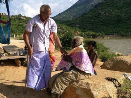 ಕೋಲಾರದ ಅಲೆಮಾರಿಗಳಿಗೆ ಸೂರು ಕಟ್ಟಿಕೊಟ್ಟ ರಘುನಾಥ ಮೇಷ್ಟ್ರು