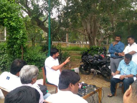 ಚಂಪಾ ಅವರು ಬಾಯಿ ಬಿಟ್ಟರೆ ಉಚ್ಚೆಯ ವಾಸನೆ ಬರುತ್ತದೆ