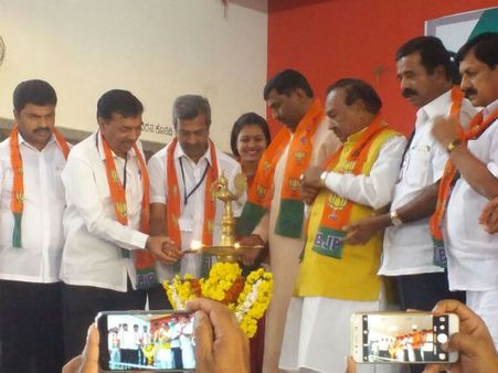 'ಸಮೀಕ್ಷೆಗೆ ತಲೆಕೆಡಿಸಿಕೊಳ್ಳಬೇಡಿ, ಬಿಜೆಪಿ ಅಧಿಕಾರಕ್ಕೆ ಬರುತ್ತದೆ'