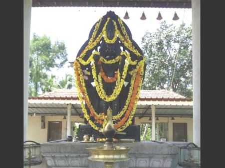 ಪುತ್ತೂರಿನ ಪಂಚಮುಖಿ ಆಂಜನೇಯನ ಕೃಪೆಯಿಂದ ಯದುವೀರ್ ಗೆ ಗಂಡು ಮಗು?