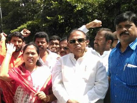 ಸಿಎಂ ವಿರುದ್ಧ ಅಕ್ರಮ ಡಿನೋಟಿಫಿಕೇಶನ್ ಆರೋಪ, ರಾಜ್ಯಪಾಲರಿಗೆ ದೂರು