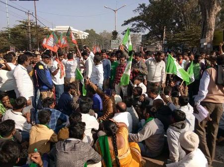 ಚಿಕ್ಕಬಳ್ಳಾಪುರ ಬಂದ್: ಲಘು ಲಾಠಿ ಪ್ರಹಾರ, ಉದ್ವಿಘ್ನ ಪರಿಸ್ಥಿತಿ