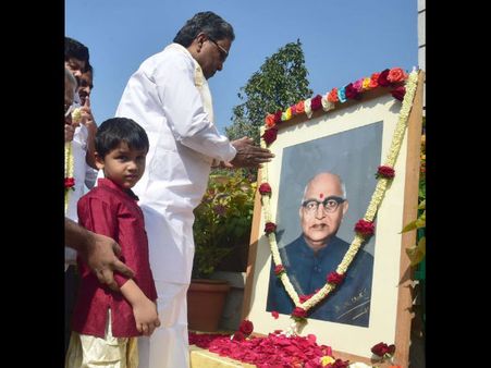 ನಿಜಲಿಂಗಪ್ಪರಿಗೆ ಭಾರತರತ್ನ ಪ್ರಶಸ್ತಿ ನೀಡುವಂತೆ ಸಿದ್ದರಾಮಯ್ಯ ಆಗ್ರಹ