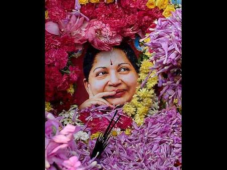 'ಅಮ್ಮಾ' ಉಸಿರಾಡುವ ಸ್ಥಿತಿಯಲ್ಲಿರಲಿಲ್ಲ! ಜಯಾ ಸಾವು ಬಗೆದಷ್ಟೂ ನಿಗೂಢ!