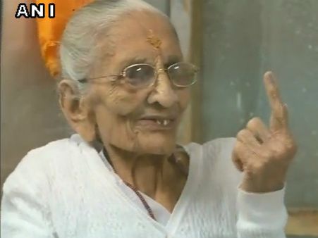 ಗುಜರಾತಿನ ಒಳಿತಿಗಾಗಿ ಪ್ರಾರ್ಥಿಸುತ್ತೇನೆ ಎಂದ ಮೋದಿ ತಾಯಿ ಹೀರಾಬೆನ್