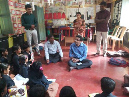 ಶಾಲೆಗೆ ಭೇಟಿ, ವಿದ್ಯಾರ್ಥಿಯಾದ ಜಿಲ್ಲಾಧಿಕಾರಿ