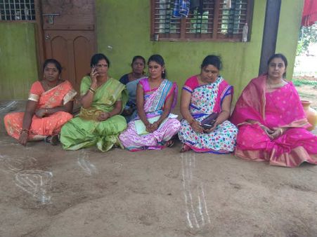 ನ್ಯಾಯಕ್ಕಾಗಿ ಪ್ರಿಯಕರನ ಮನೆ ಮುಂದೆ ಧರಣಿ ಕುಳಿತ ಗೃಹಿಣಿ