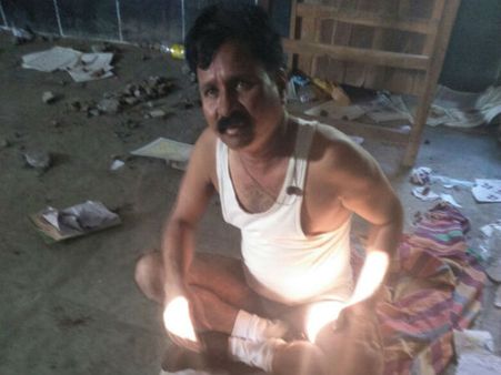 ವಿಜಯಪುರ: ಕುಡಿದು ಶಾಲೆಯಲ್ಲಿ ನಿದ್ರಿಸುತ್ತಿದ್ದ ಶಿಕ್ಷಕನಿಗೆ ಗೂಸಾ