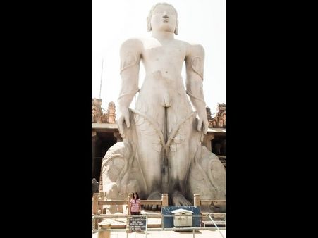 ಓ ‌ಗೊಮ್ಮಟೇಶ್ವರನೆ, ನಗ್ನತೆಗೆ ನಾಚದಿಹೆ; ಬತ್ತಲೆಗೆ ಬೆದರದಿಹೆ