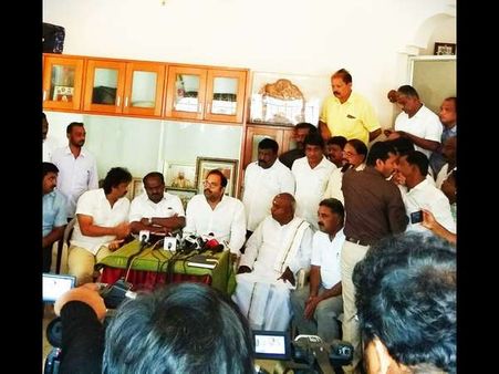 ಅಧಿಕೃತವಾಗಿ ಜೆಡಿಎಸ್ ಸೇರಿದ ಆನಂದ್ ಅಸ್ನೋಟಿಕರ್