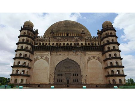 ವಿಜಯಪುರ ಕ್ಷೇತ್ರದಲ್ಲಿ ವಿಜಯದ ಮಾಲೆ ಯಾರ ಕೊರಳಿಗೆ?