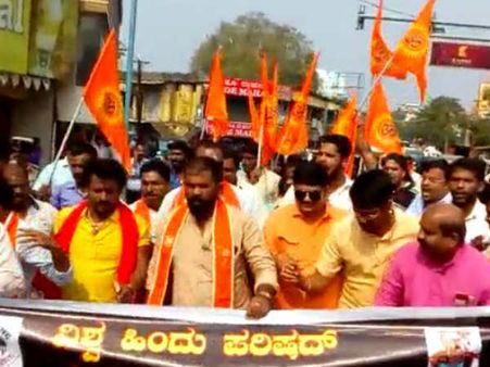 ದೀಪಕ್ ರಾವ್ ಹತ್ಯೆ ಖಂಡಿಸಿ ಮಂಗಳೂರಿನಲ್ಲಿ ತೀವ್ರ ಪ್ರತಿಭಟನೆ