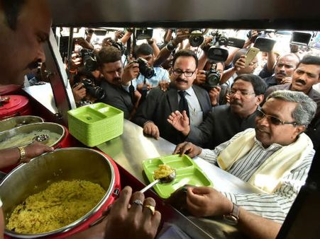 ಕಾಲೇಜು, ಆಸ್ಪತ್ರೆ, ಬಸ್ ನಿಲ್ದಾಣಗಳಲ್ಲೂ ಇಂದಿರಾ ಕ್ಯಾಂಟೀನ್: ಸಿಎಂ