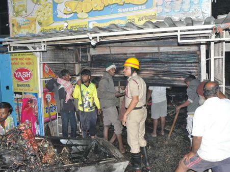 ಶಾರ್ಟ್ ಸರ್ಕ್ಯೂಟ್ ನಿಂದ ಬೇಕರಿ ಸುಟ್ಟು ಭಸ್ಮ