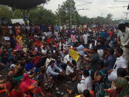 ಸದಾಶಿವ ಆಯೋಗ ವರದಿ ಜಾರಿಗೆ ಒತ್ತಾಯಿಸಿ ಸಚಿವರ ಮನೆಗಳಿಗೆ ಮುತ್ತಿಗೆ