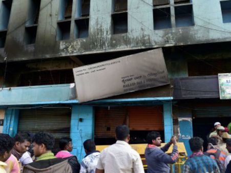 ಬೆಂಕಿ ದುರಂತ ನಂತರ ಚೇತರಿಕೆಯತ್ತ ಕೆ.ಆರ್. ಮಾರ್ಕೆಟ್: ಚಿತ್ರಗಳು