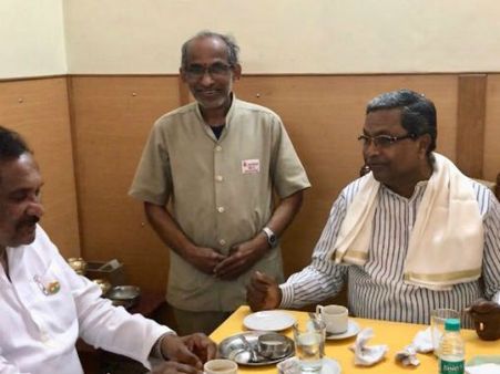 ಜನಾರ್ಧನ ಹೋಟೆಲ್ ನಲ್ಲಿ ಉಪಹಾರ ಸ್ವೀಕರಿಸಿದ ಸಿದ್ದರಾಮಯ್ಯ