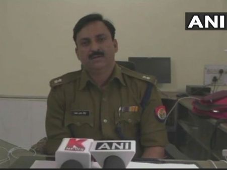 ಸೀಟಿಗೆ ರಕ್ತ ಅಂಟುತ್ತದೆಂದು ಗಾಯಾಳುಗಳನ್ನು ರಸ್ತೆಯಲ್ಲೇ ಬಿಟ್ಟ ಪೊಲೀಸರು