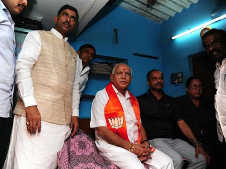 ಚಿತ್ರಗಳು : ಲಕ್ಷ್ಮಣ್ ಪುರಿ ಸ್ಲಂನಲ್ಲಿ ಯಡಿಯೂರಪ್ಪ ವಾಸ್ತವ್ಯ