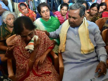 ಪುಟ್ಟಣ್ಣಯ್ಯ ಅಂತಿಮ ದರ್ಶನ ಪಡೆದ ಸಿಎಂ ಸಿದ್ದರಾಮಯ್ಯ