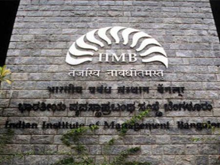 ಹಿಂದಿ ಹೇರಲು ಹೊರಟ ಬೆಂಗಳೂರು ಐಐಎಂ ವಿರುದ್ಧ ಪ್ರತಿಭಟನೆ