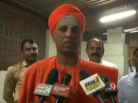 ಸರಕಾರದಿಂದ ಮಠಗಳ ಸ್ವಾಧೀನಕ್ಕೆ ಕಿರಿಯ ಸಿದ್ದಲಿಂಗ ಸ್ವಾಮೀಜಿ ವಿರೋಧ