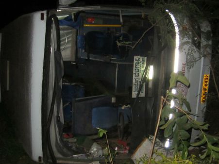 ಮಂಡ್ಯದಲ್ಲಿ ಮಗುಚಿ ಬಿದ್ದ ಕೆಎಸ್ ಆರ್ ಟಿಸಿ ಬಸ್: ಓರ್ವ ಸಾವು