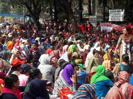 ಸರ್ಕಾರ, ಕಾರ್ಮಿಕರ ಮಧ್ಯದ ಬಿಕ್ಕಟ್ಟು: ಮಕ್ಕಳಿಗೆ ಉಪವಾಸ