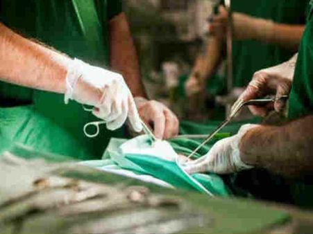 ಕತ್ತರಿಸಿಹೋಗಿದ್ದ ಕೈ ಹಾಸ್ಮಾಟ್ ಆಸ್ಪತ್ರೆಯಲ್ಲಿ ಮತ್ತೆ ಜೋಡಣೆ