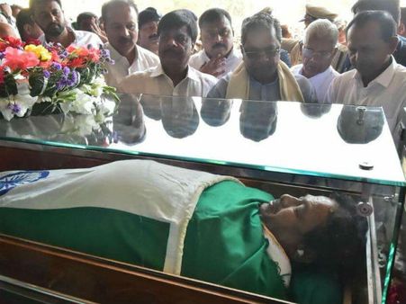 ಇನ್ನೂ ನಡೆದಿಲ್ಲ ಕೆ.ಎಸ್.ಪುಟ್ಟಣ್ಣಯ್ಯ ಅಂತ್ಯ ಸಂಸ್ಕಾರ